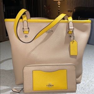 LIKE NEW! Authentic Coach Tote AND Matching Wallet